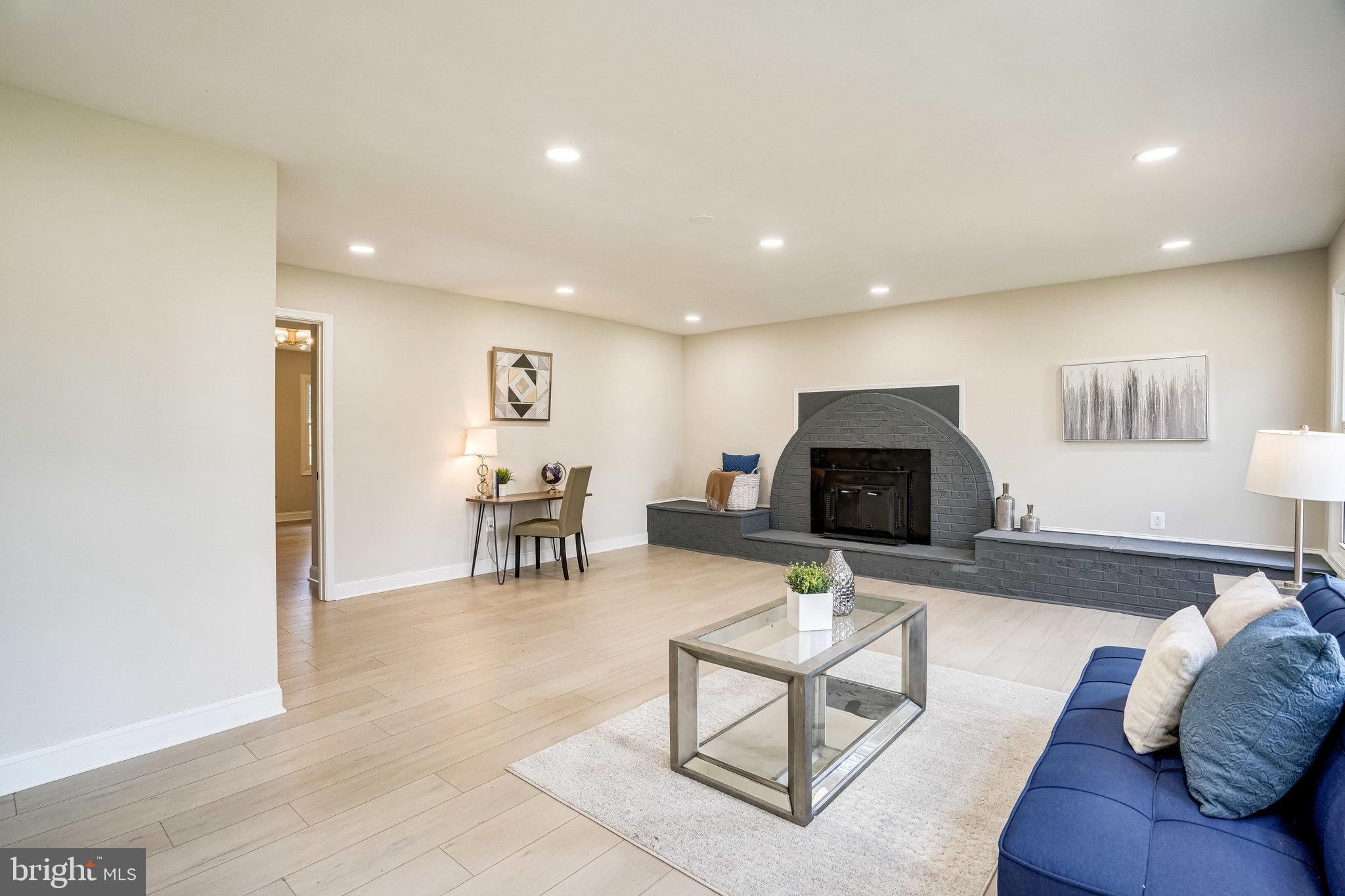 QUINCE ORCHARD KNOLLS - Residential