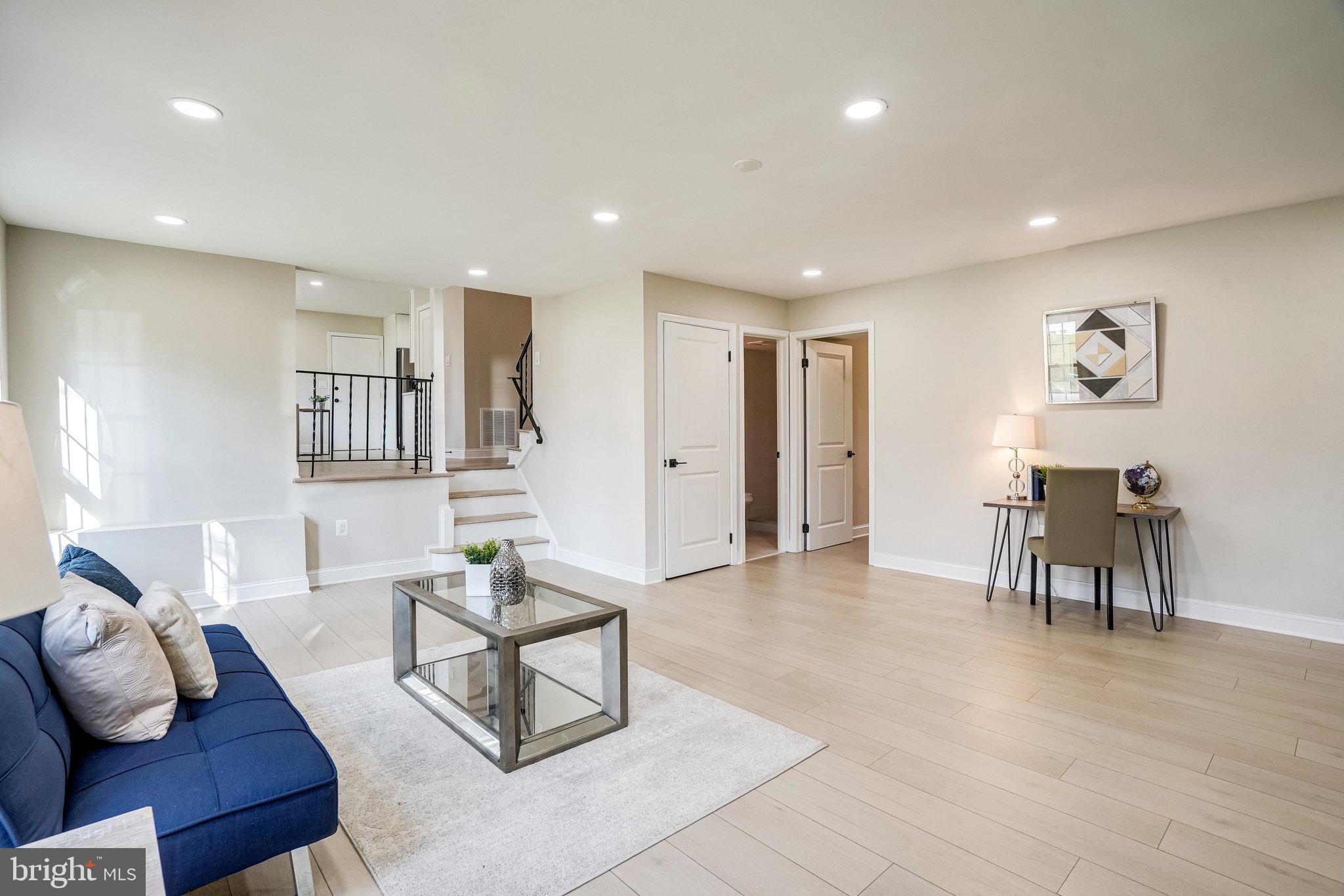 QUINCE ORCHARD KNOLLS - Residential