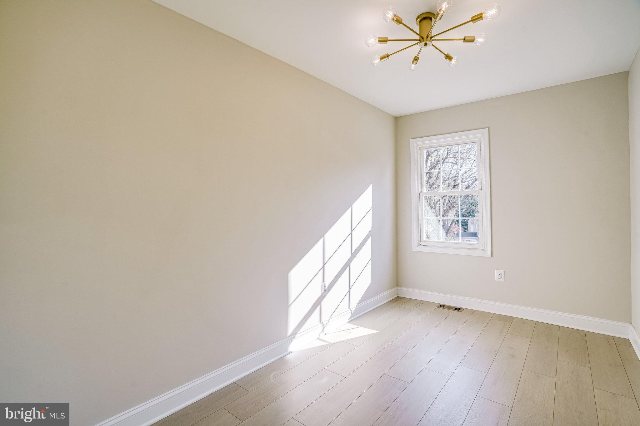 QUINCE ORCHARD KNOLLS - Residential