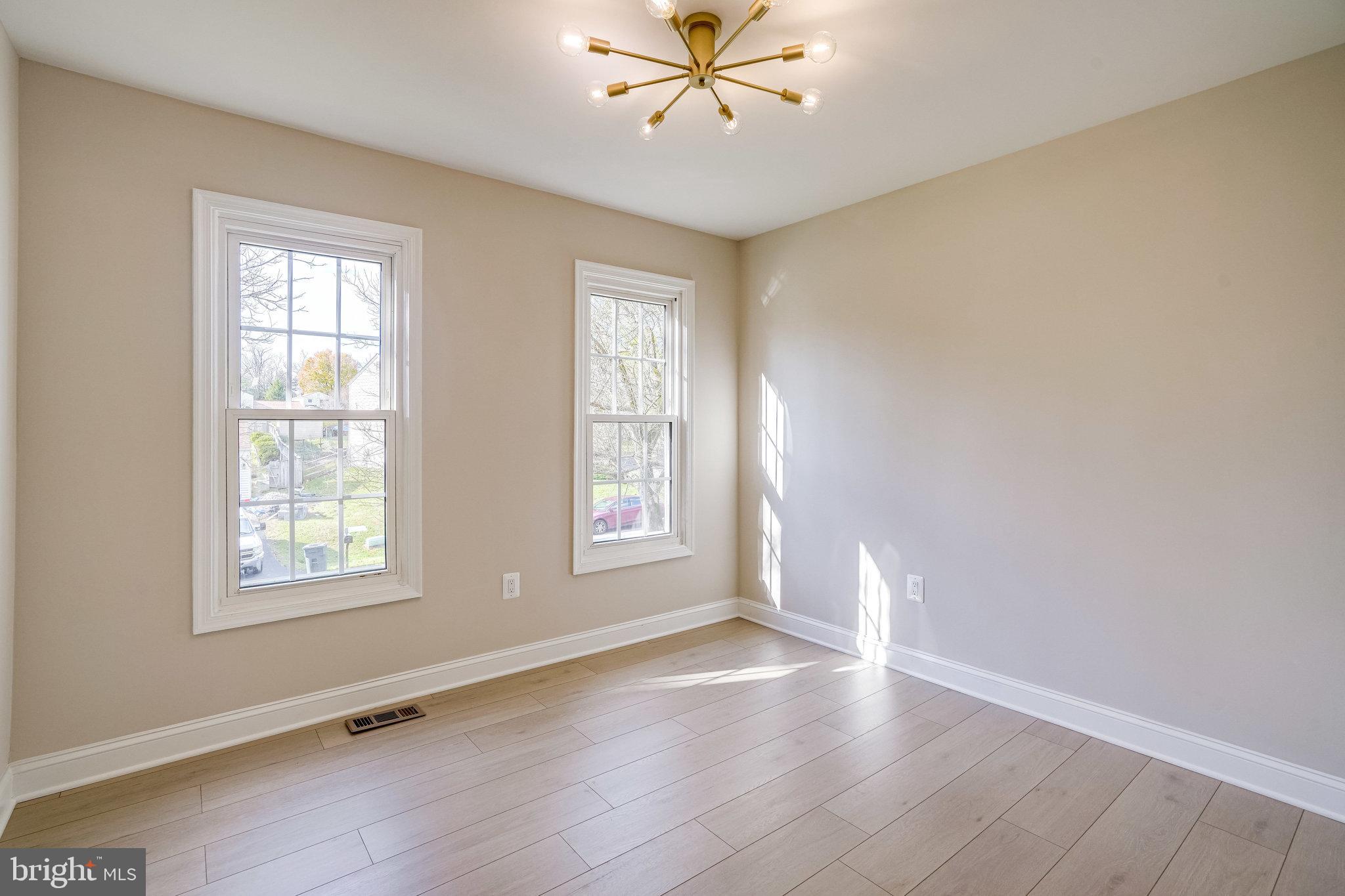 QUINCE ORCHARD KNOLLS - Residential