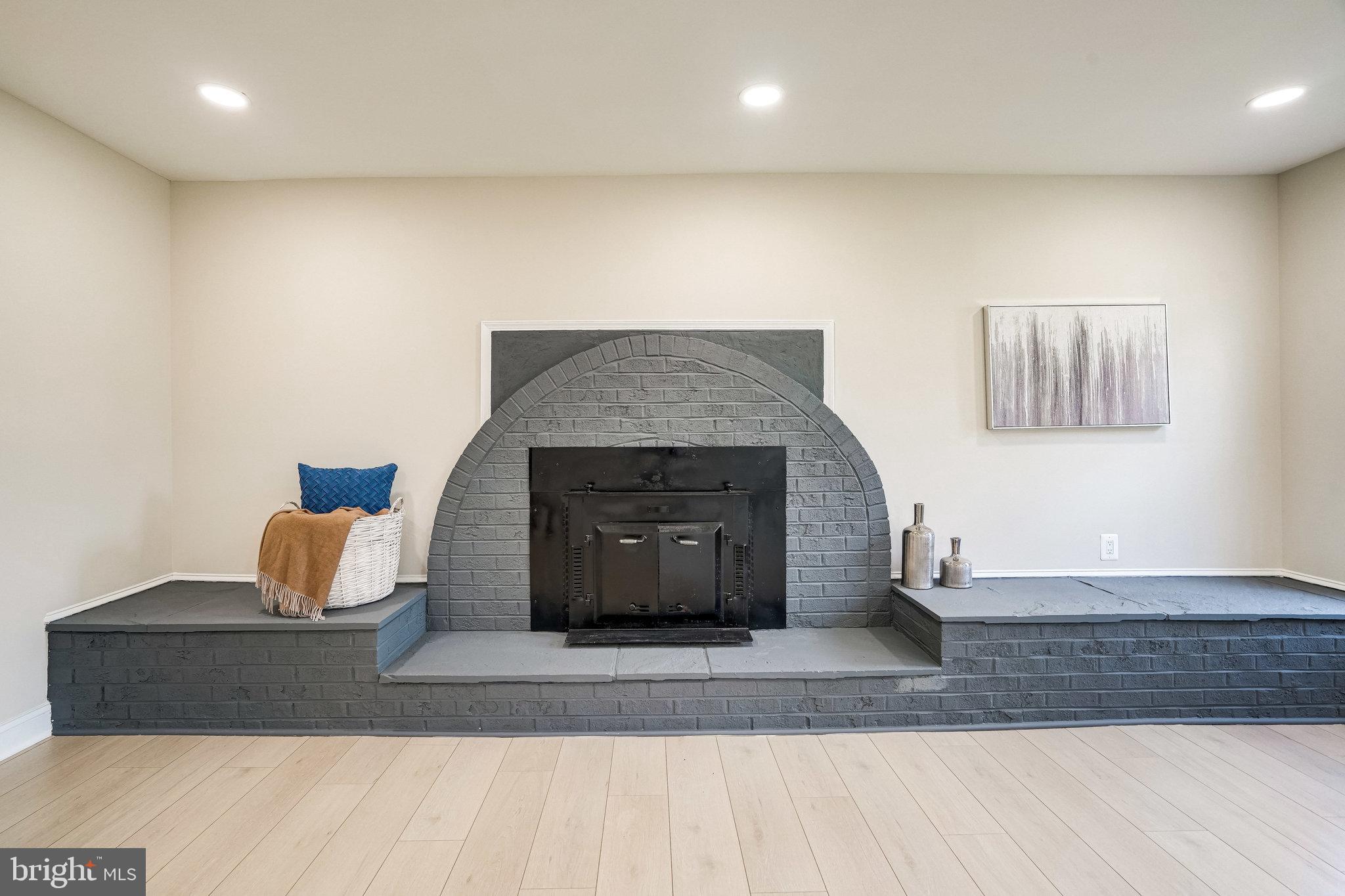 QUINCE ORCHARD KNOLLS - Residential