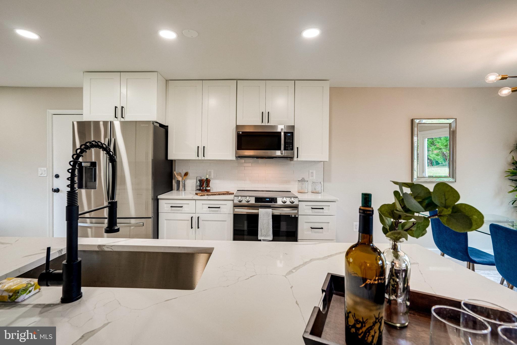 QUINCE ORCHARD KNOLLS - Residential