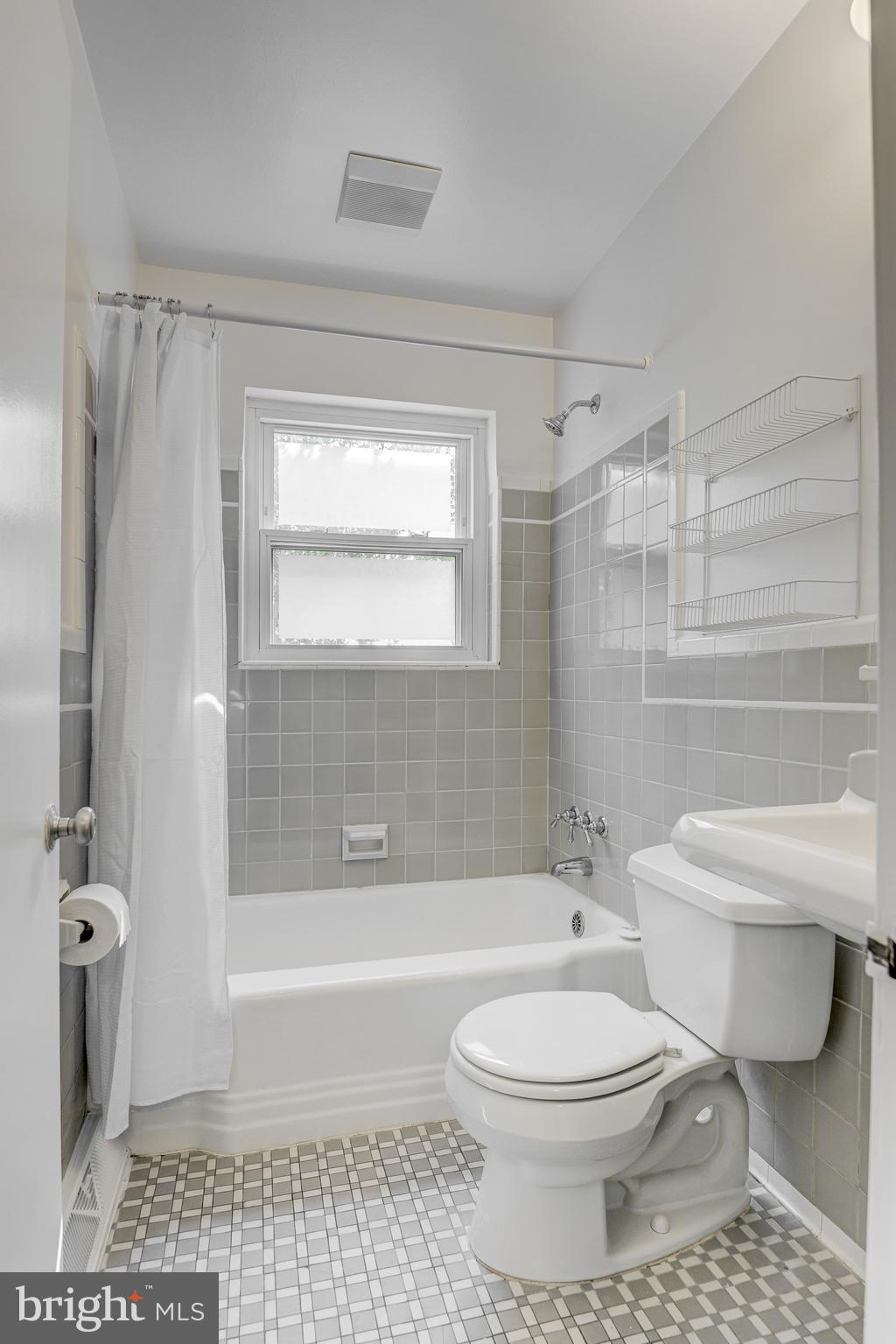 BRADLEY HILLS - Residential Lease