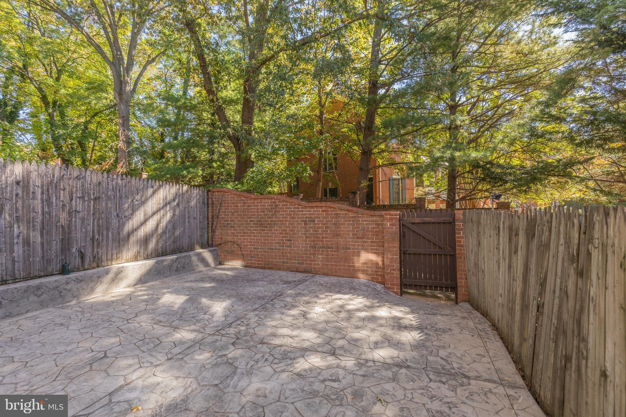 SEVEN OAKS - Residential