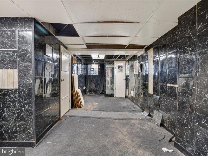 WEST OAK LANE - Residential