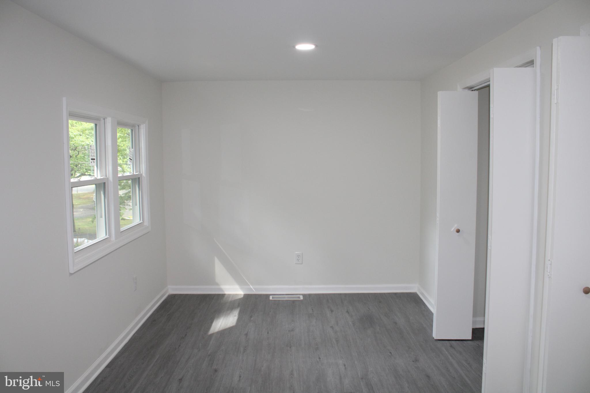 BREEZY KNOLLS - Residential