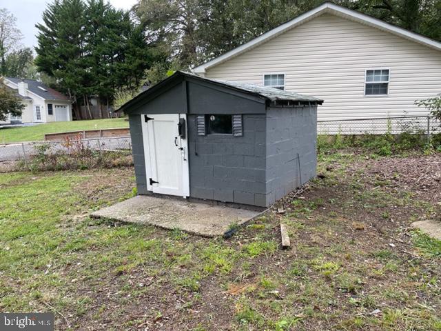 BREEZY KNOLLS - Residential