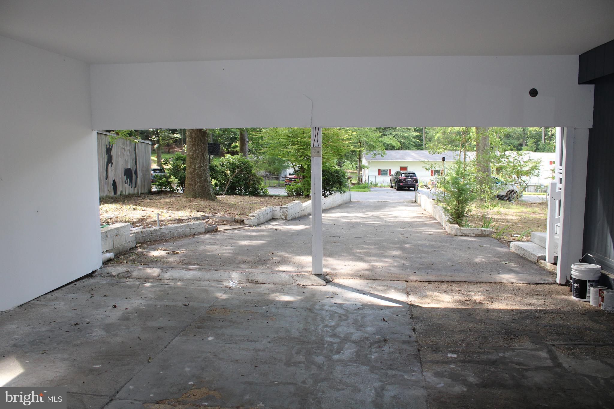 BREEZY KNOLLS - Residential