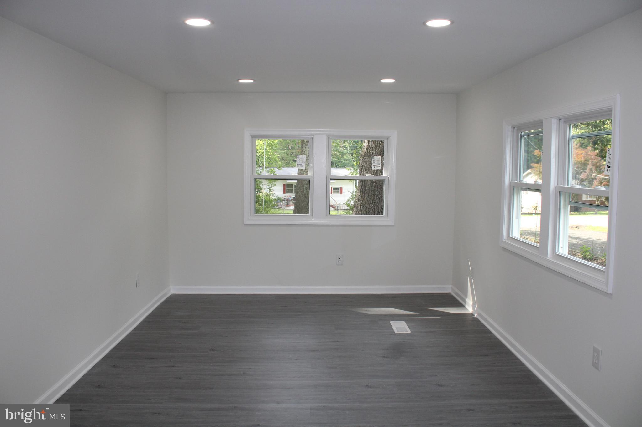 BREEZY KNOLLS - Residential