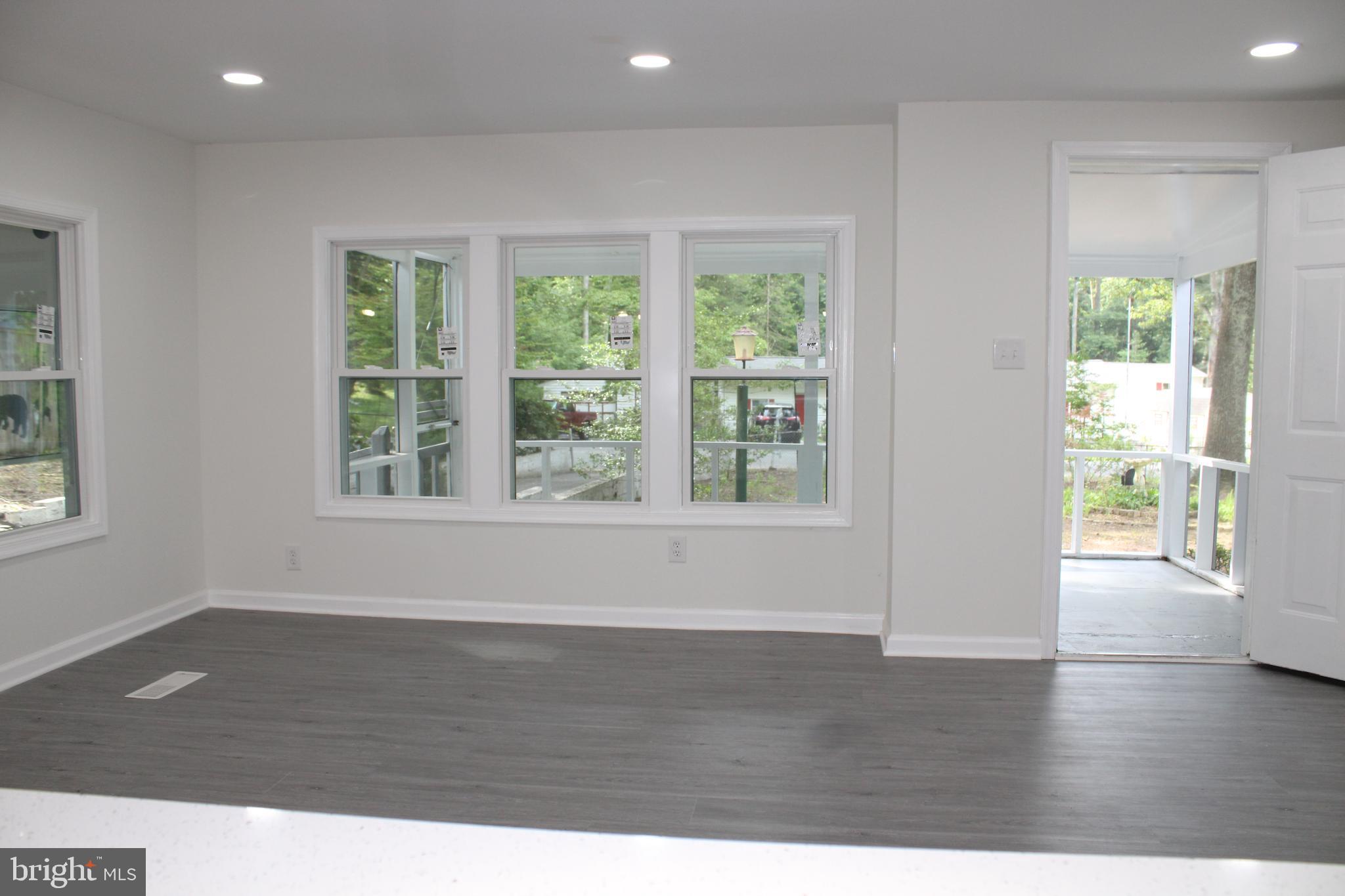 BREEZY KNOLLS - Residential