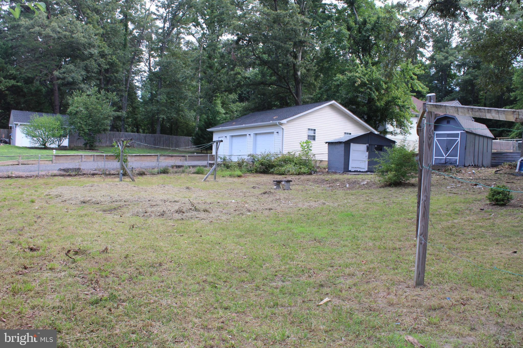 BREEZY KNOLLS - Residential