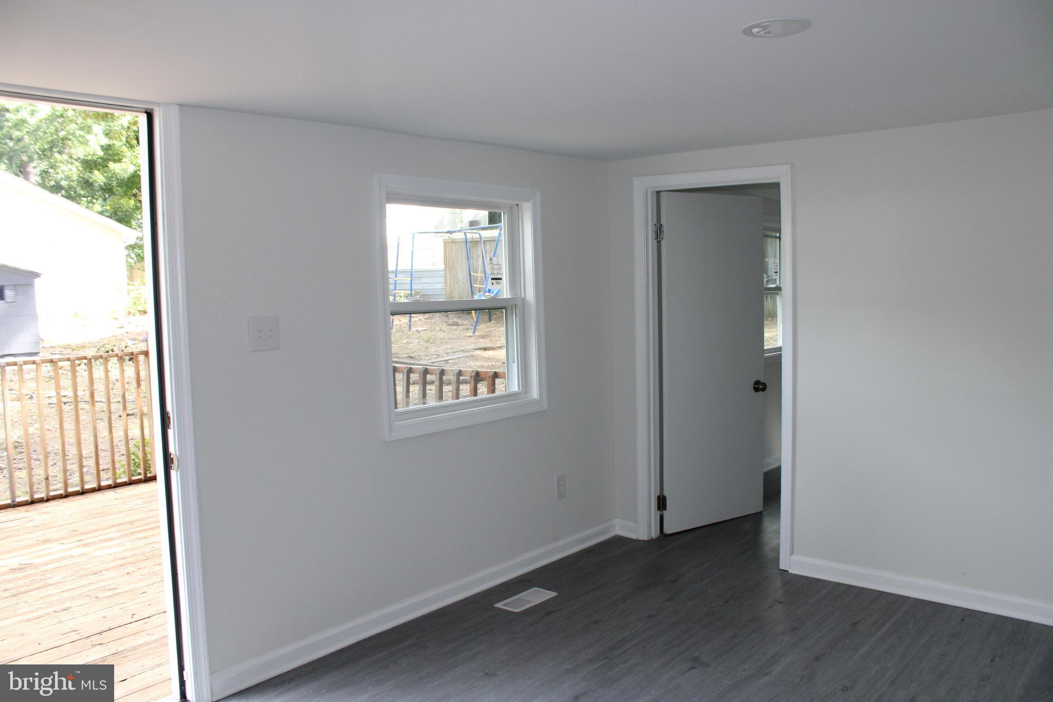 BREEZY KNOLLS - Residential