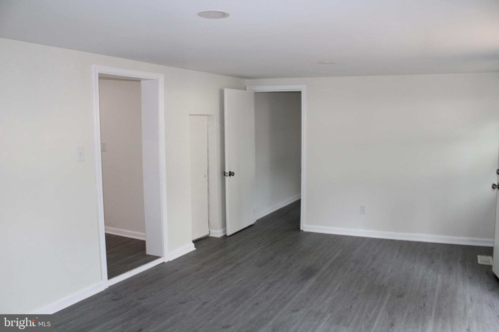 BREEZY KNOLLS - Residential