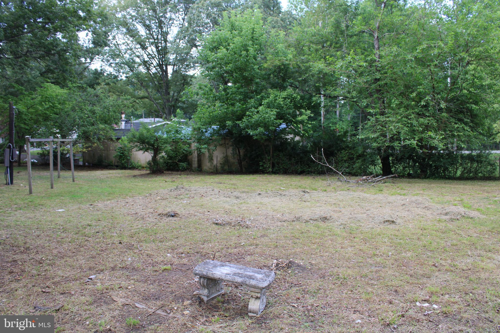 BREEZY KNOLLS - Residential