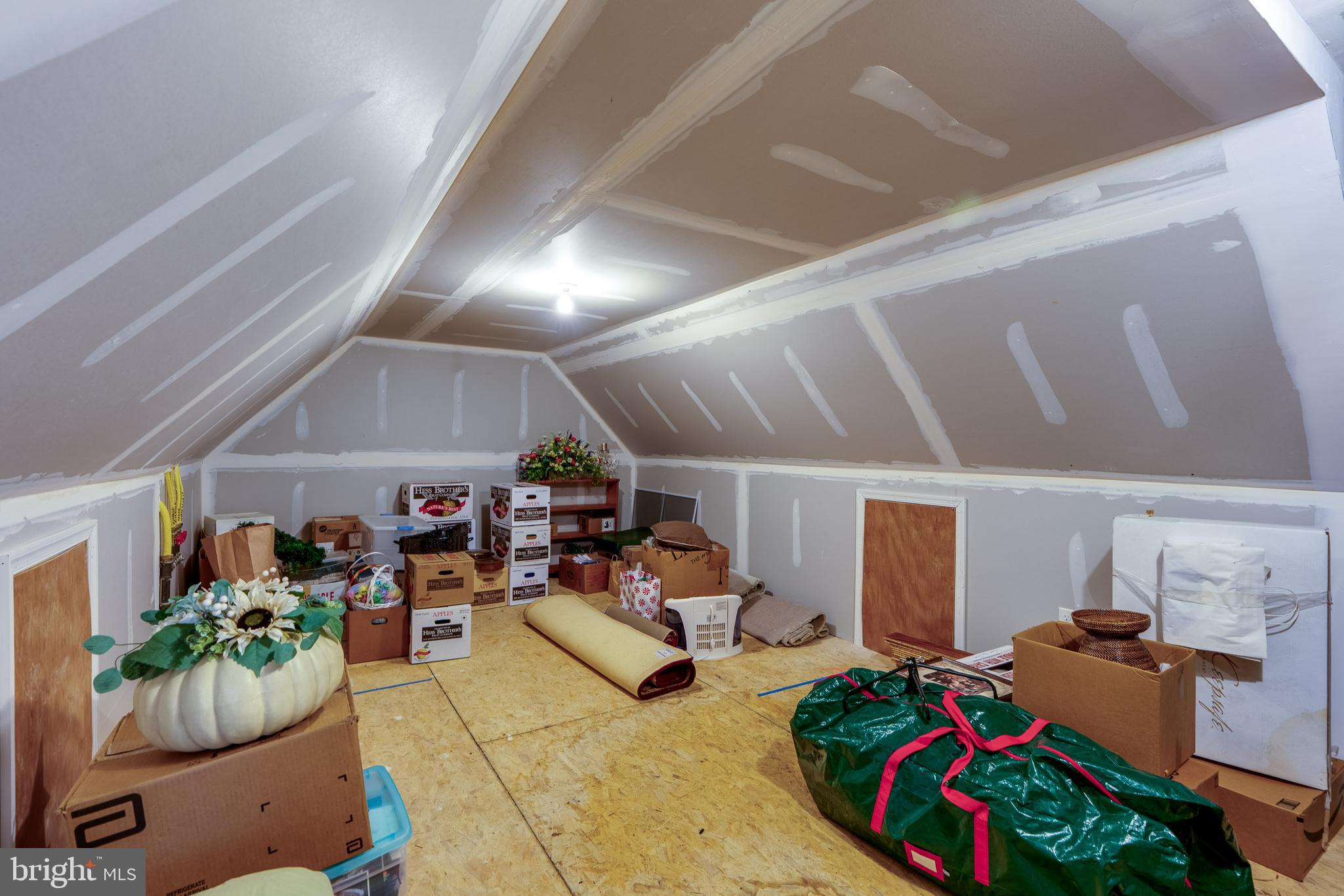 FOUR SEASONS AT RAPHO - Residential