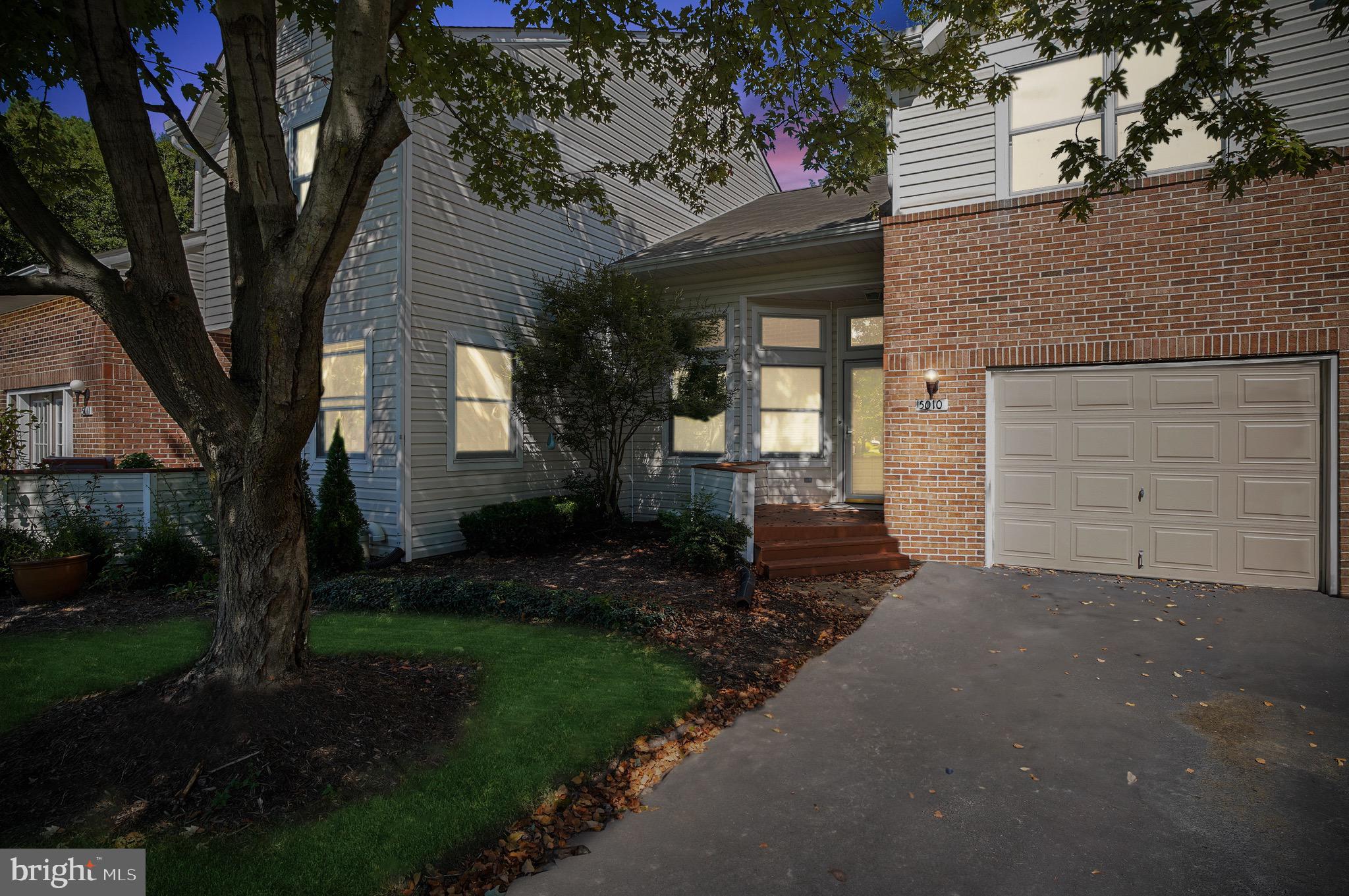 BRIDGE POINTE TOWNHOUSES - Residential