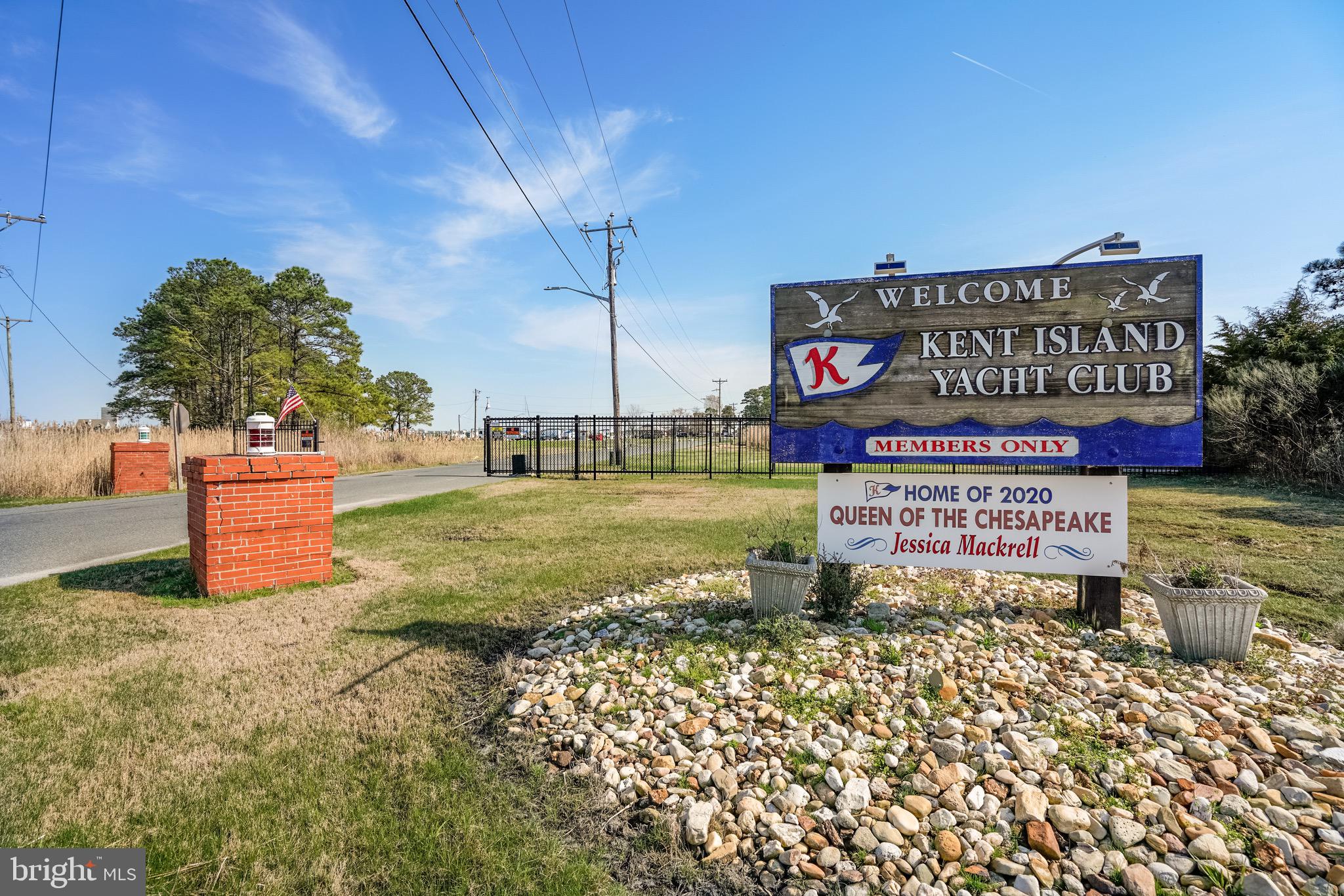 BRIDGE POINTE TOWNHOUSES - Residential