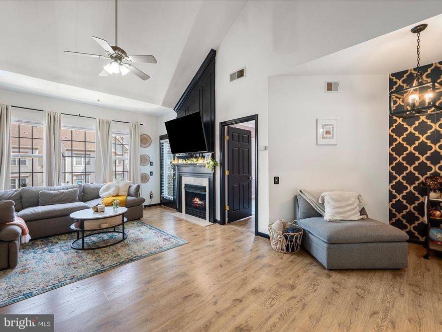 Live Elevated in This Stunning Penthouse Loft!
Step into style with this sleek and spacious 2-bedroom, 2-bath garden-style condo featuring soaring ceilings and an airy loft—perfect as a home office, guest space, or cozy lounge. The open-concept layout is flooded with natural light, highlighting the modern finishes throughout. Enjoy your morning coffee on the private balcony or entertain with ease in the chic kitchen and open living area.
Located in a commuter’s dream spot with easy access to major highways, public transit, shopping, and dining—this penthouse gem checks every box for convenience and charm. Don't miss your chance to own one of the most stylish units in the area!