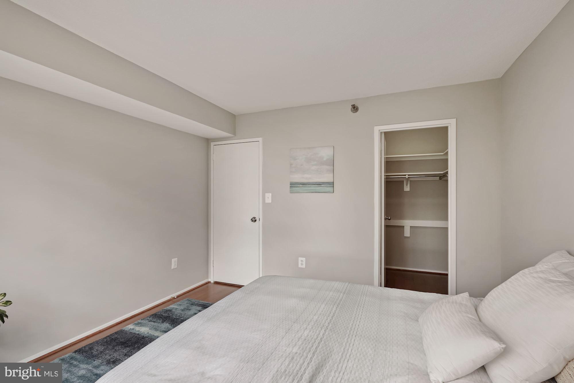 ENCORE OF MCLEAN - Residential