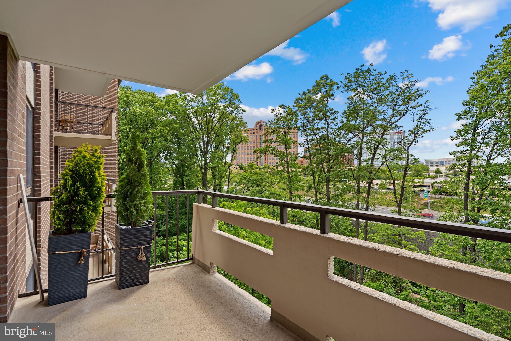 ENCORE OF MCLEAN - Residential