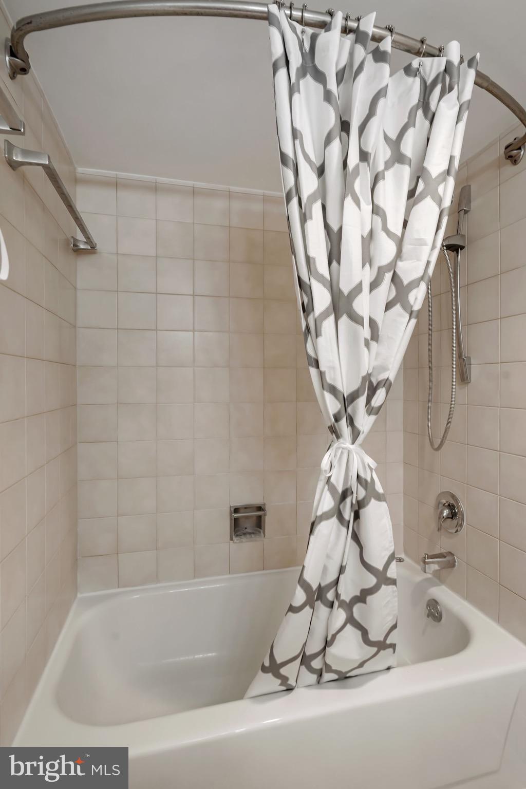 ENCORE OF MCLEAN - Residential