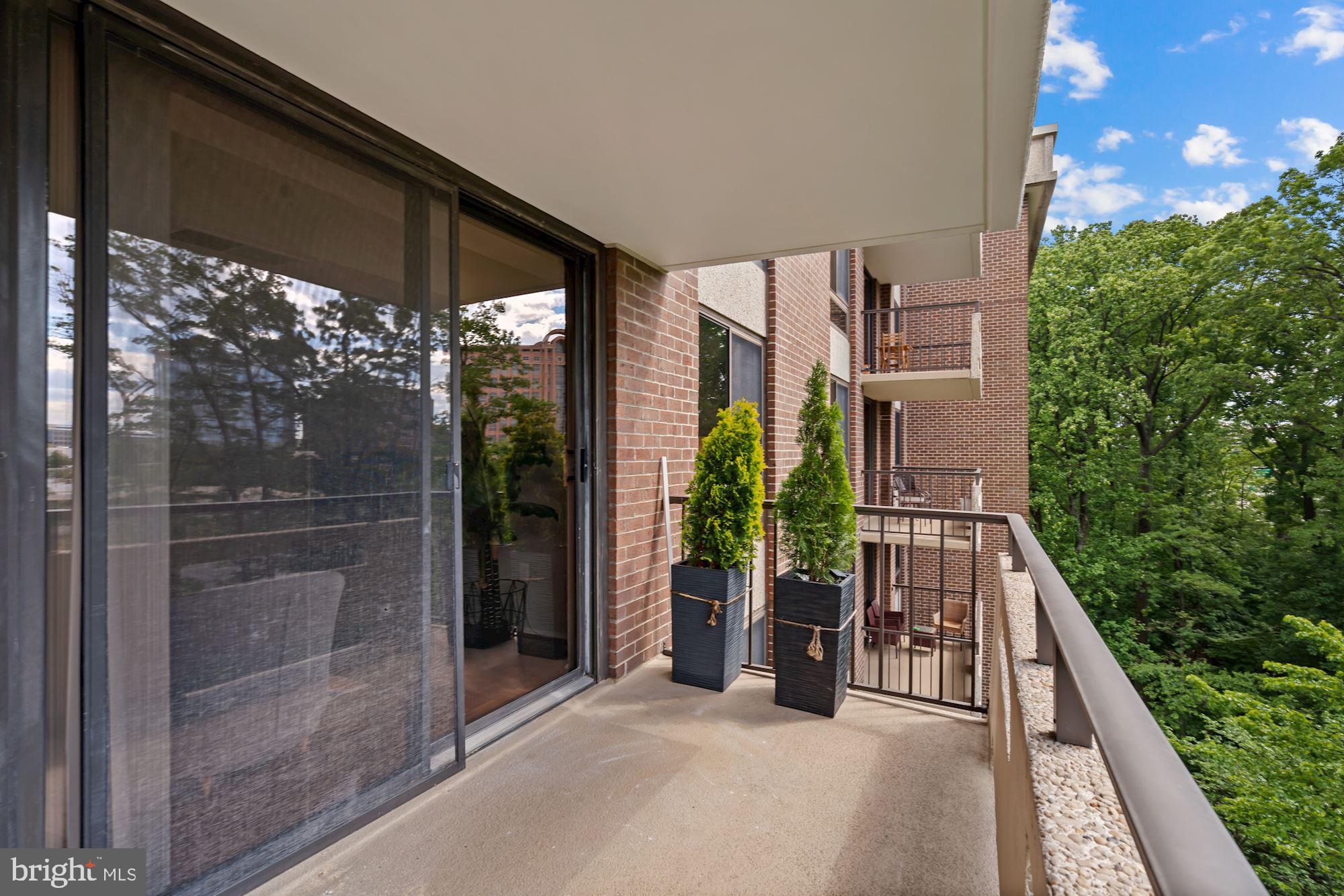 ENCORE OF MCLEAN - Residential