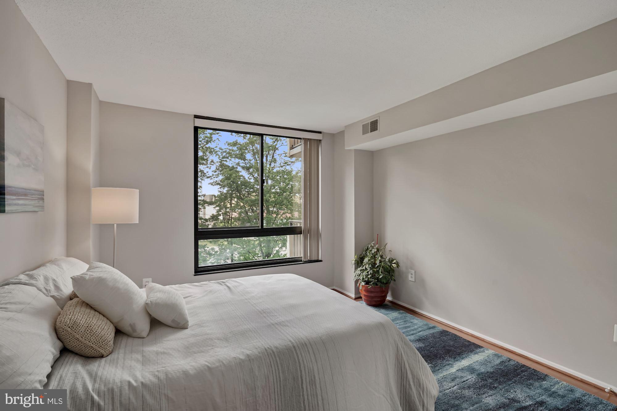 ENCORE OF MCLEAN - Residential