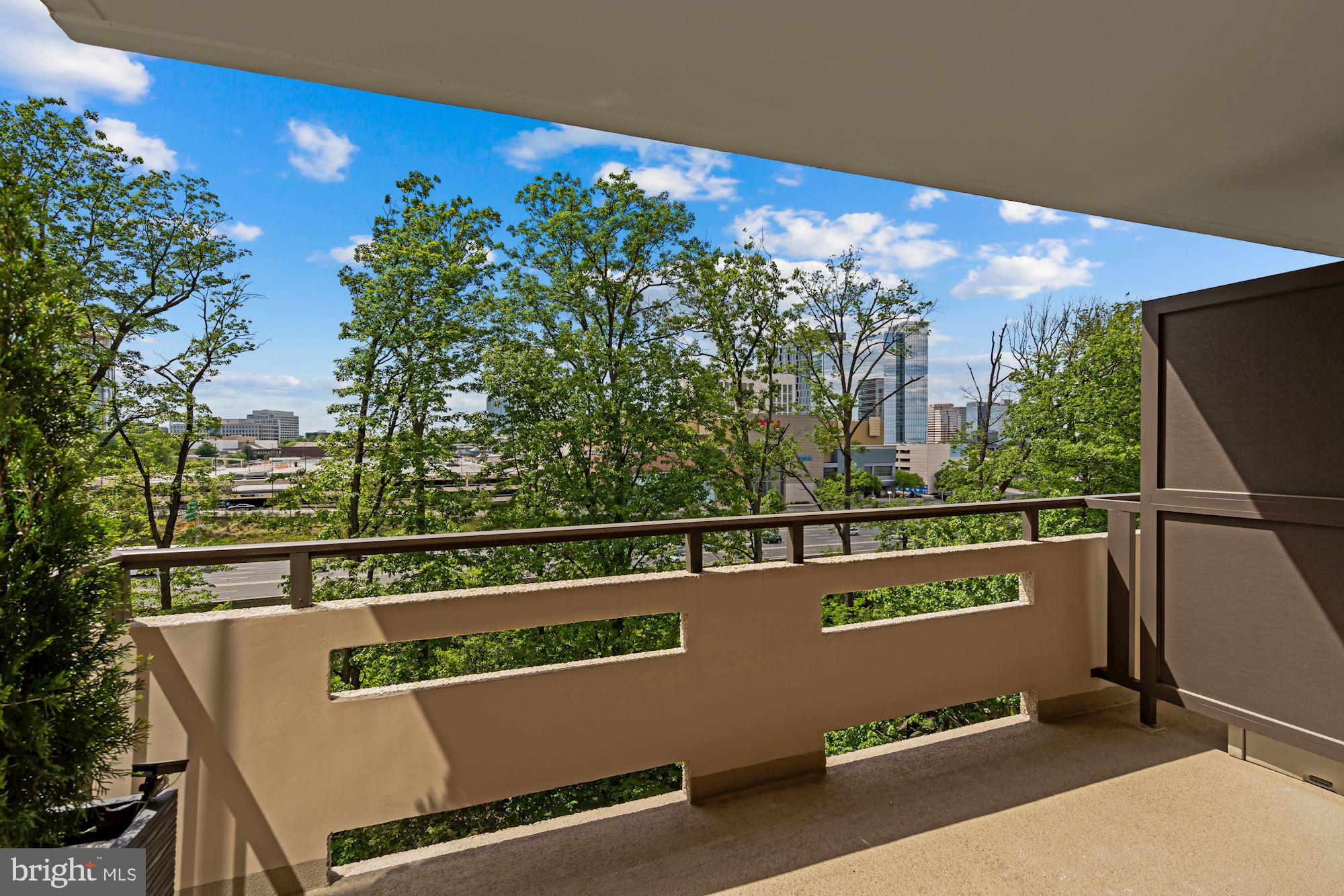 ENCORE OF MCLEAN - Residential