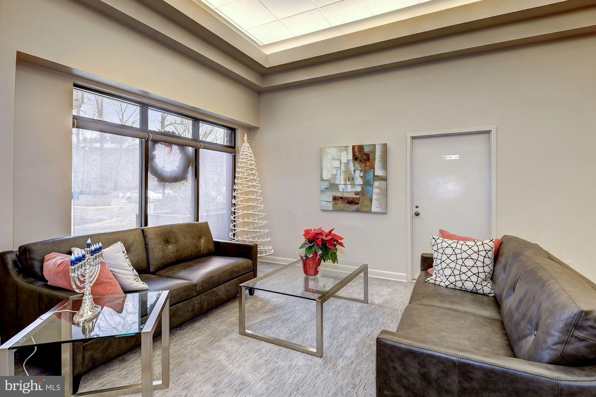 ENCORE OF MCLEAN - Residential