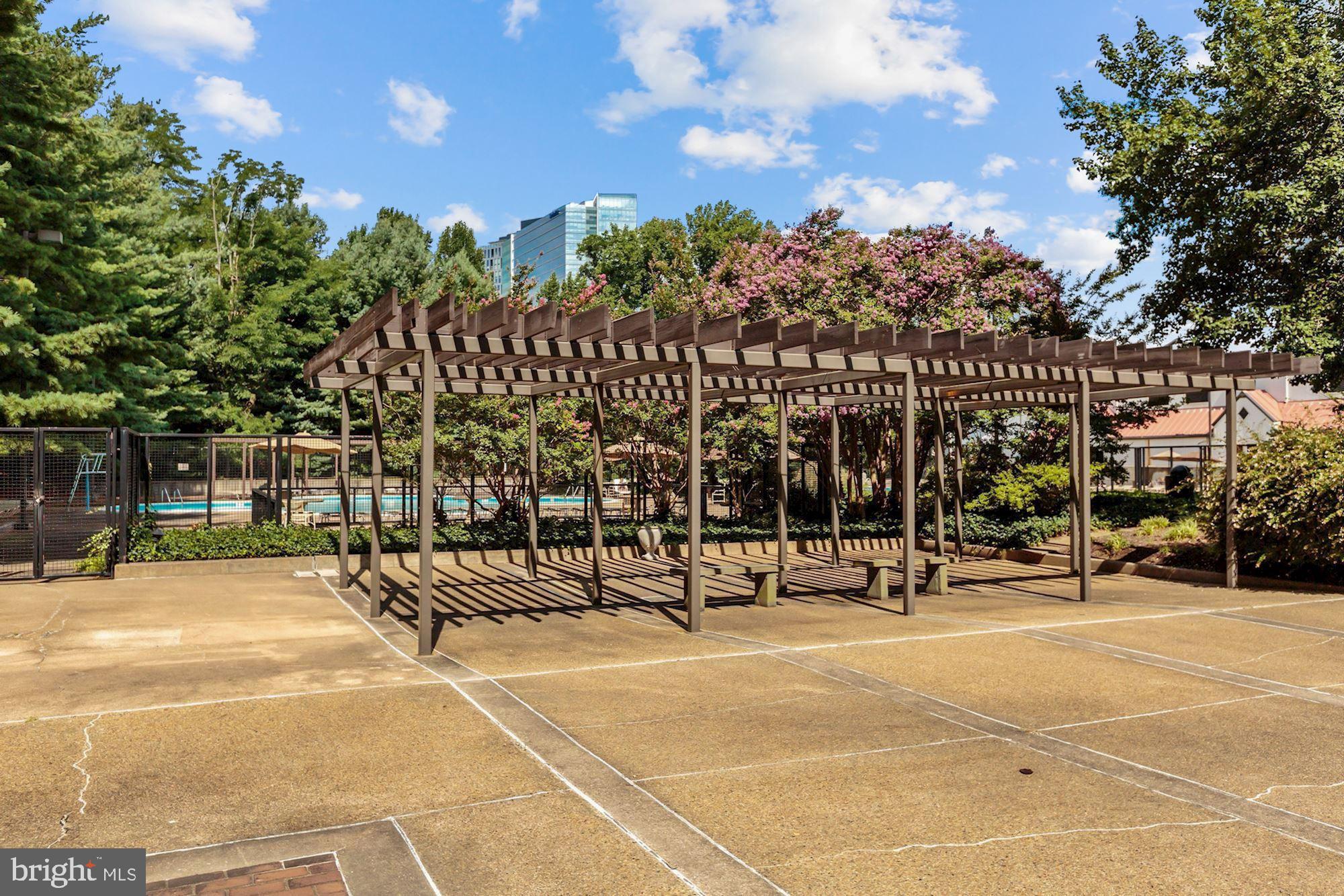 ENCORE OF MCLEAN - Residential