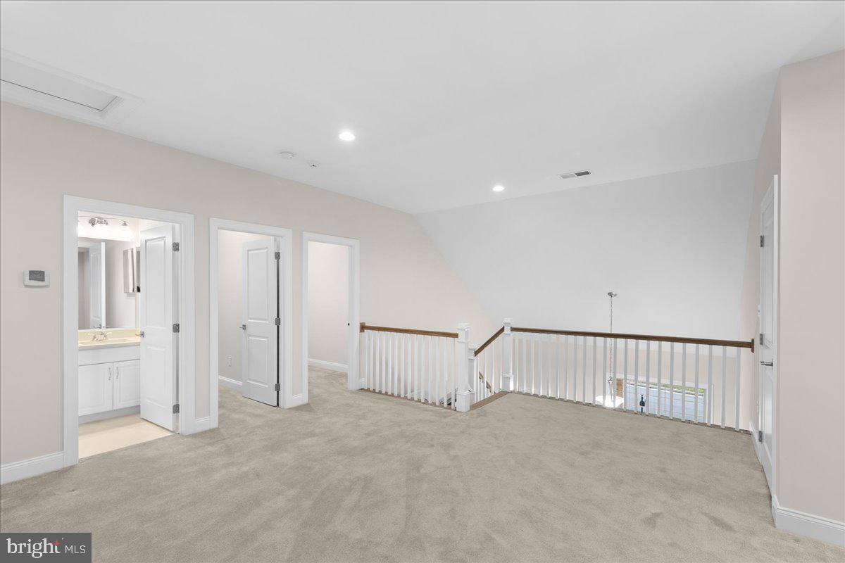 REGENCY AT CREEKSIDE - Residential