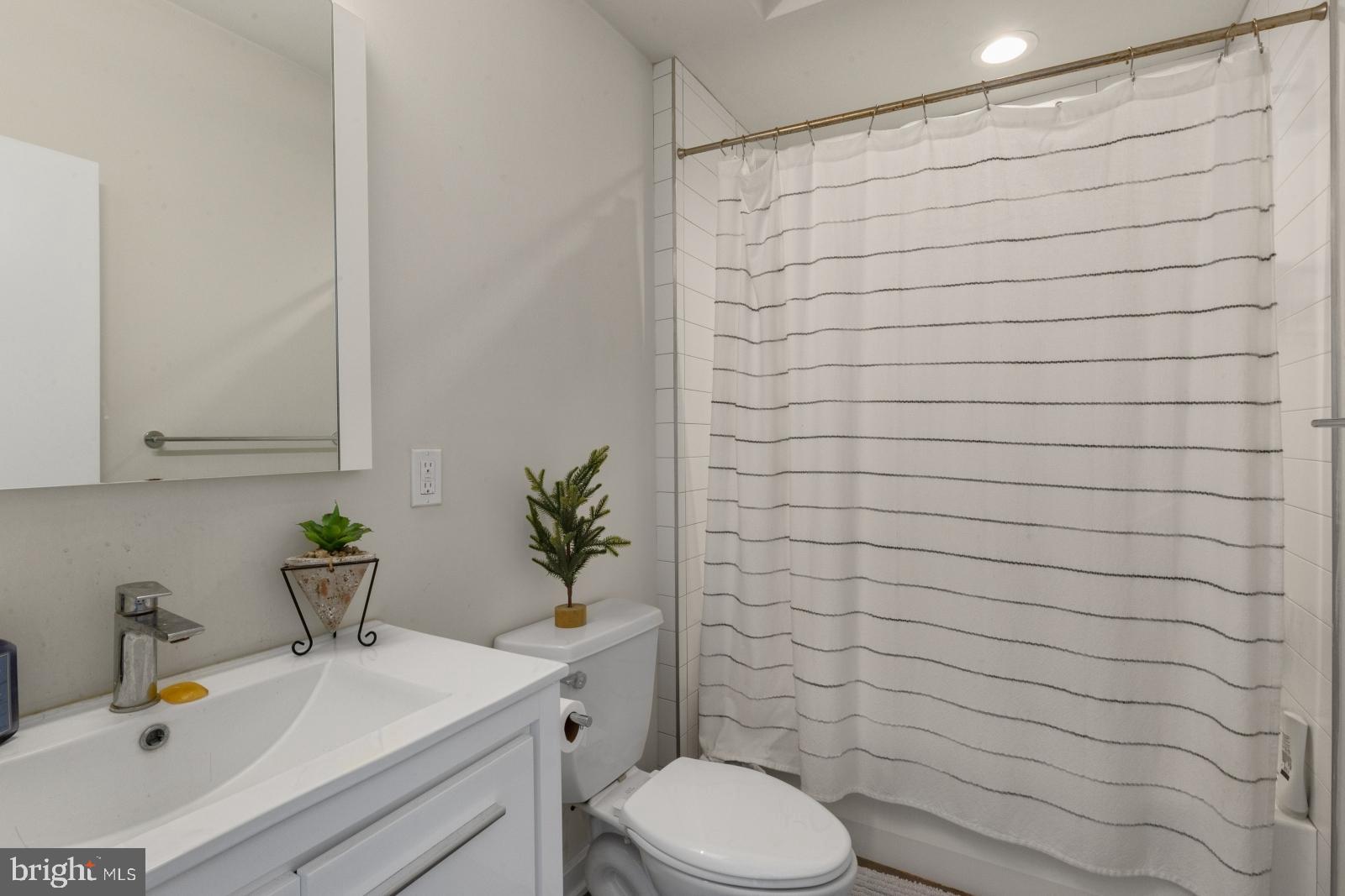 ROXBOROUGH - Residential Lease