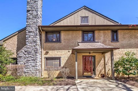 Townhouse For Rent - 17 Ashford Drive Dr<br/> PLAINSBORO, NJ 08536