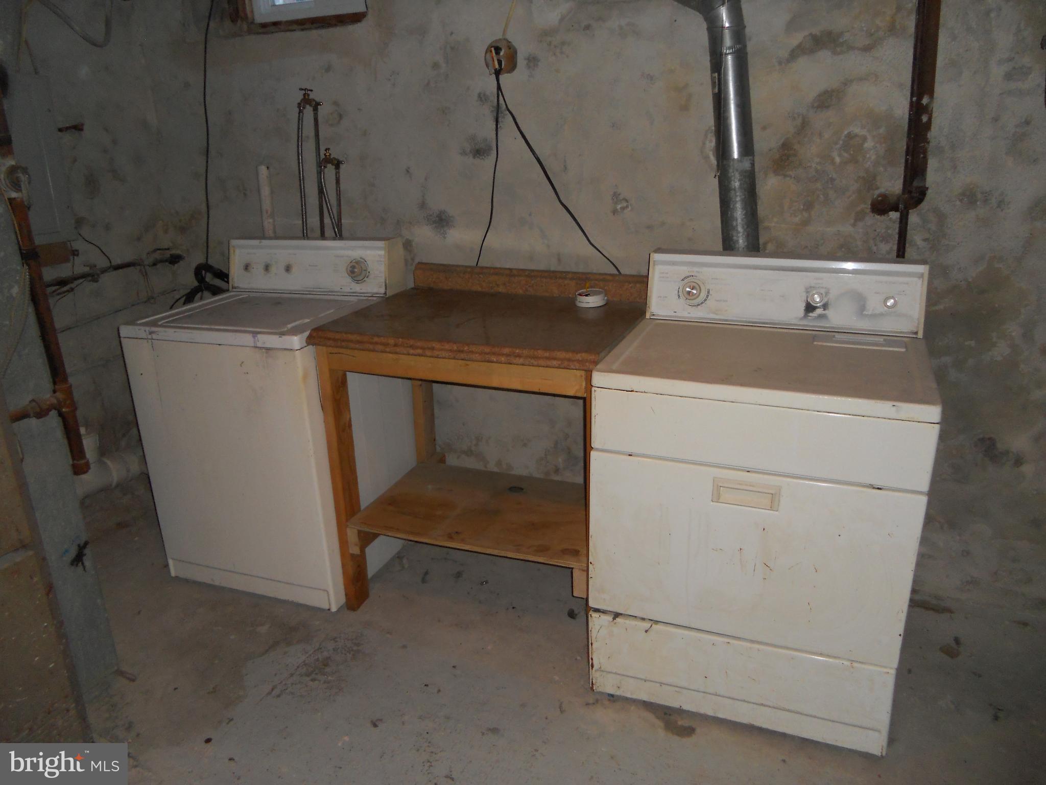 EAST FALLS - Residential Lease