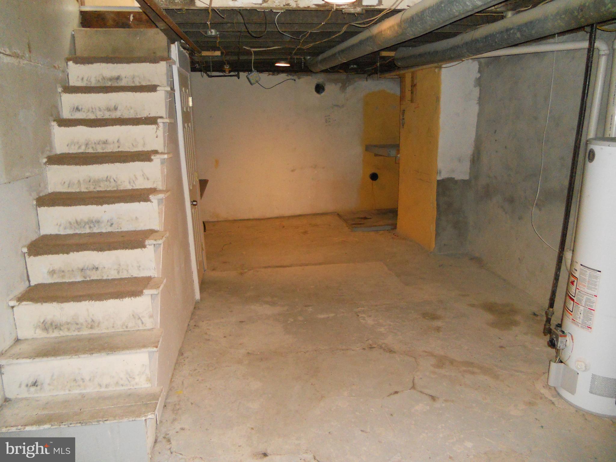 EAST FALLS - Residential Lease