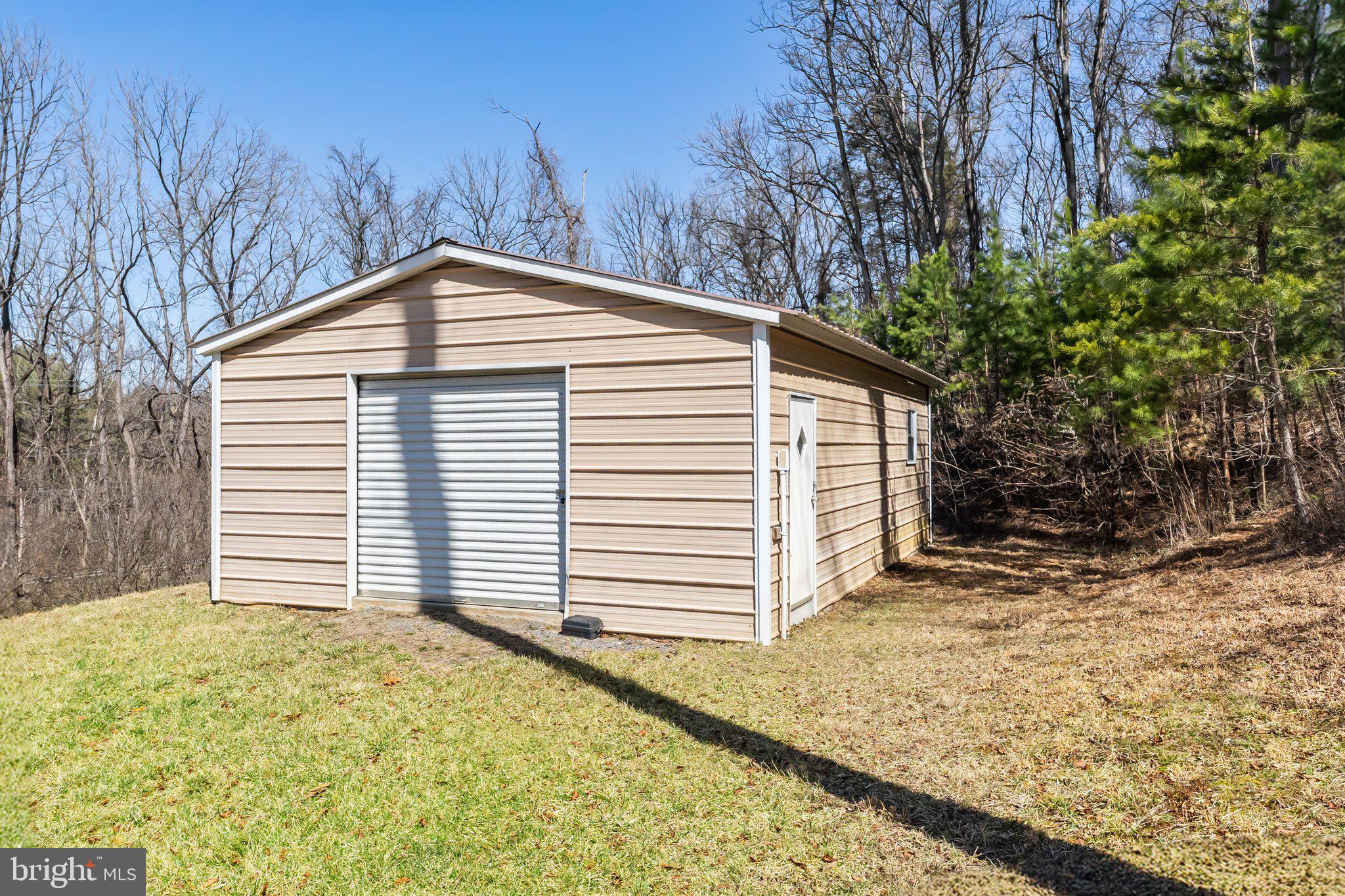 GIBSON BOTTOM - Residential