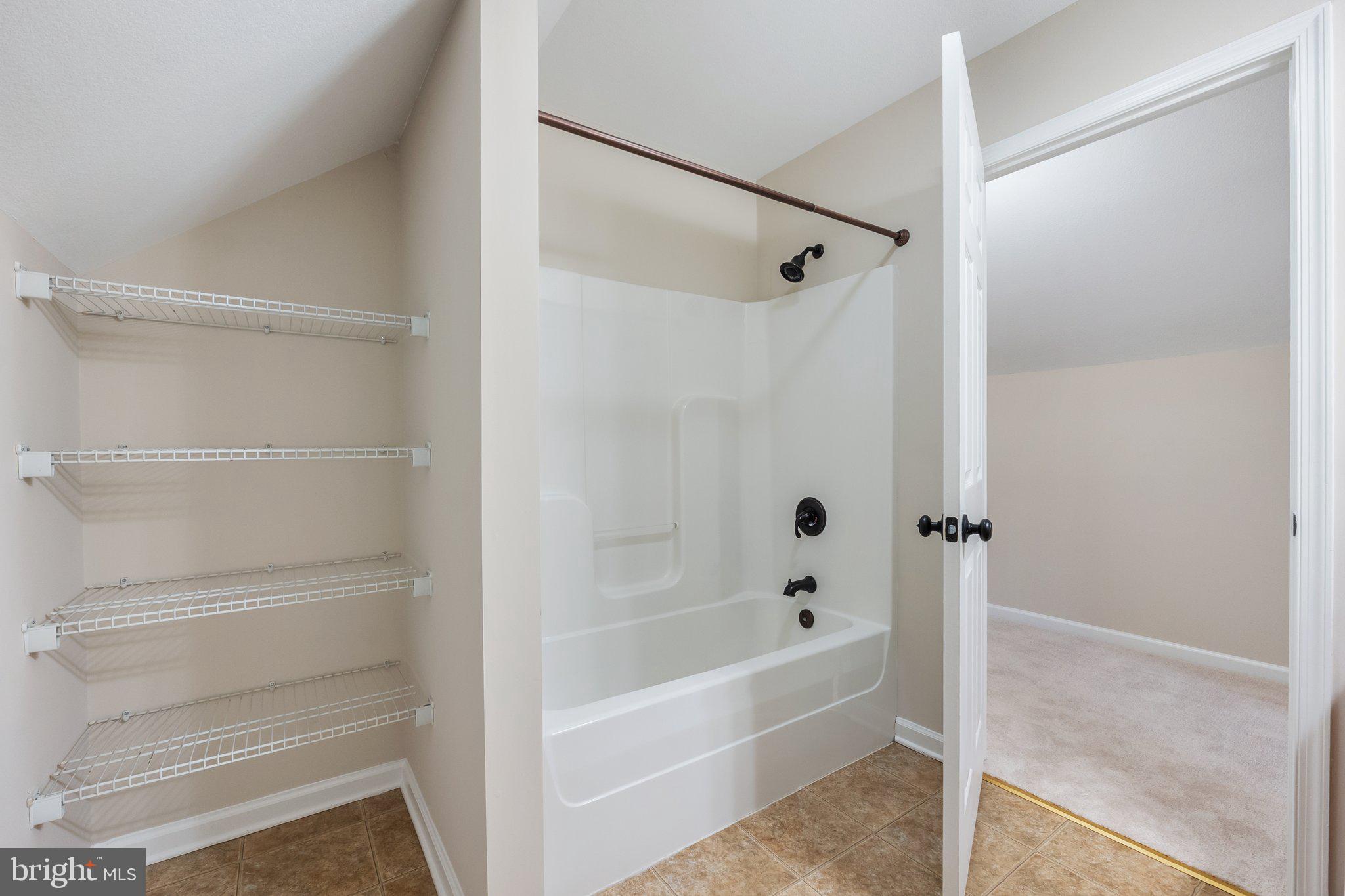 GIBSON BOTTOM - Residential