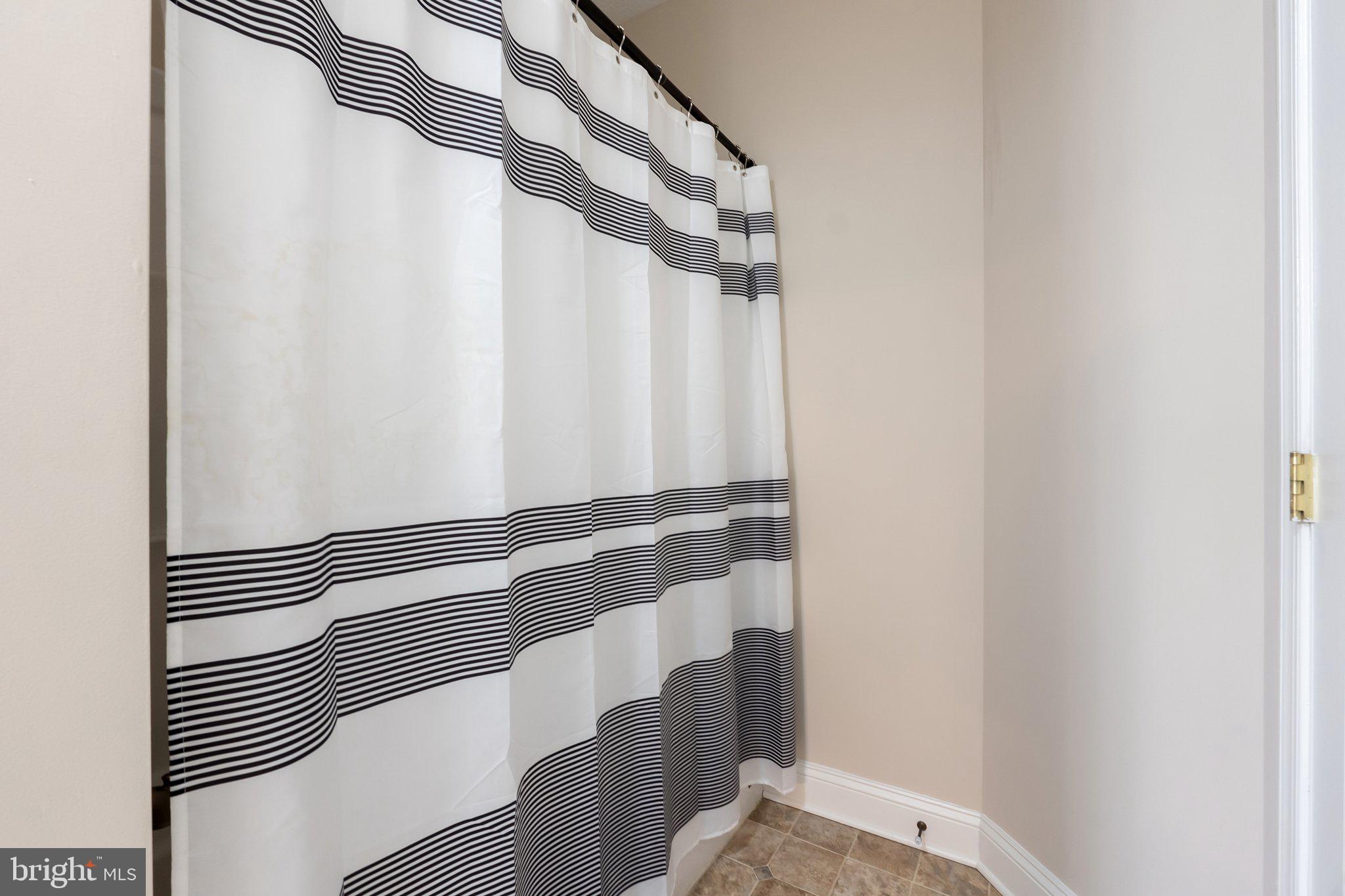 GIBSON BOTTOM - Residential