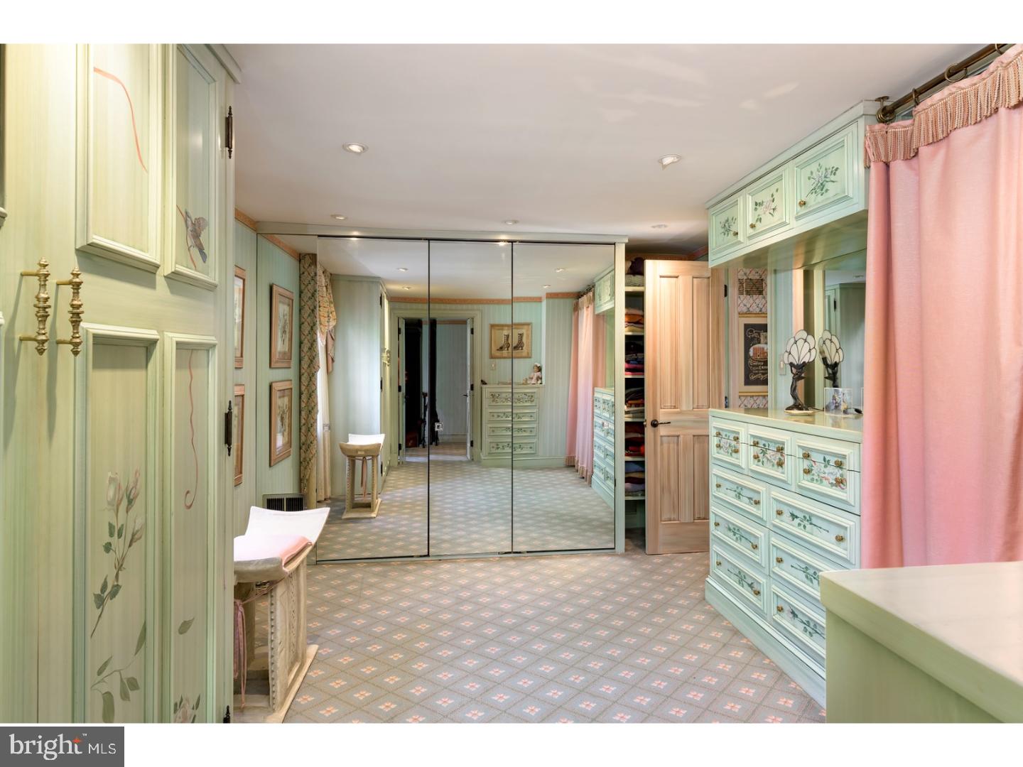 RADNOR HUNT - Residential