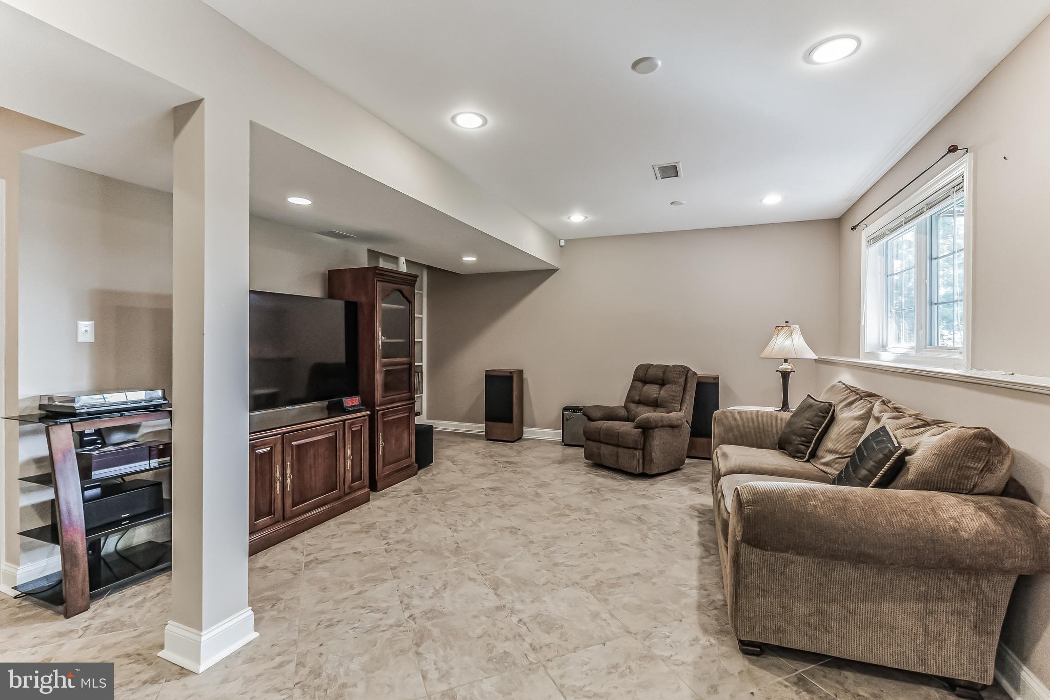 FOULKE MANOR - Residential