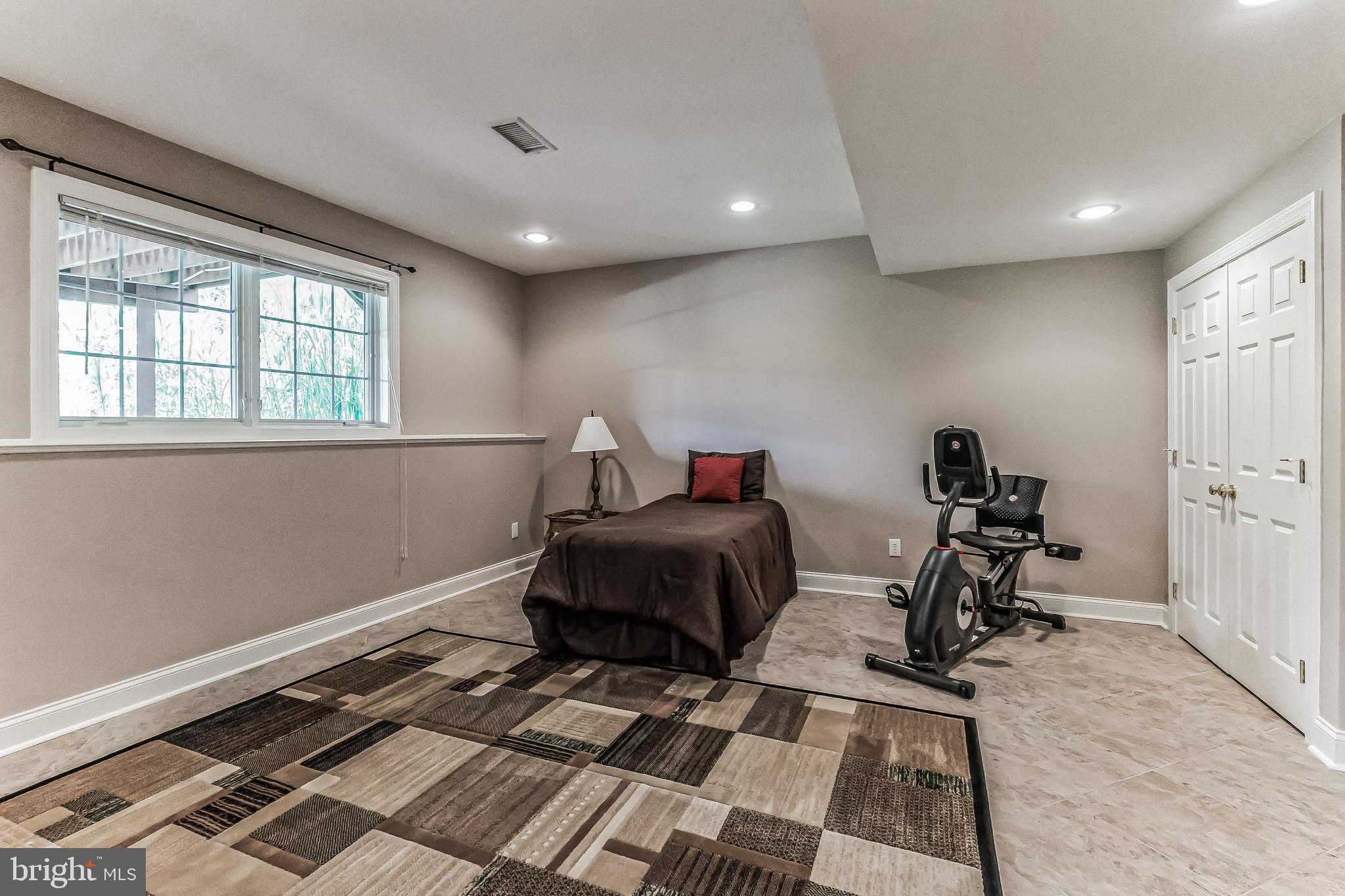 FOULKE MANOR - Residential