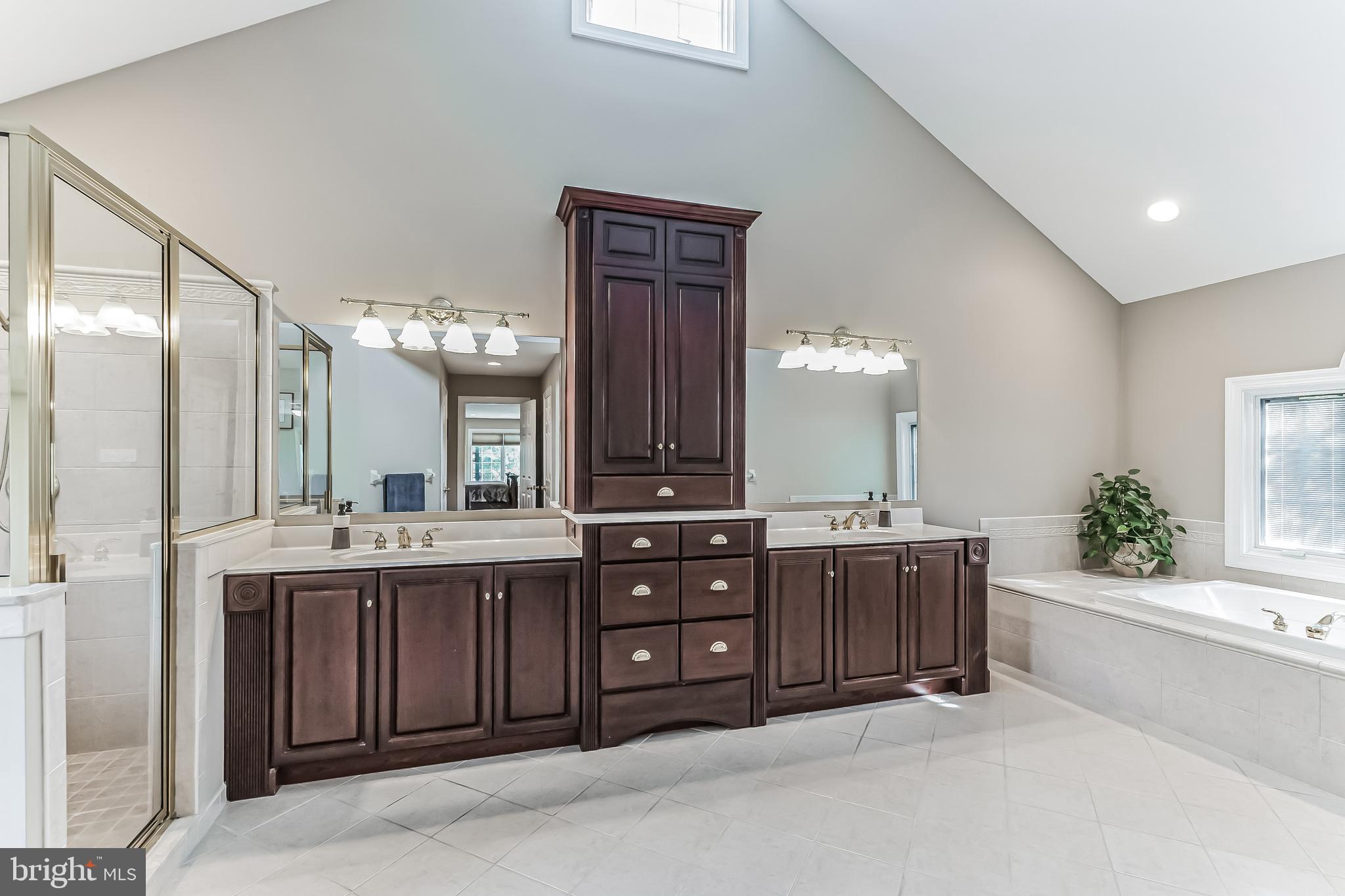 FOULKE MANOR - Residential