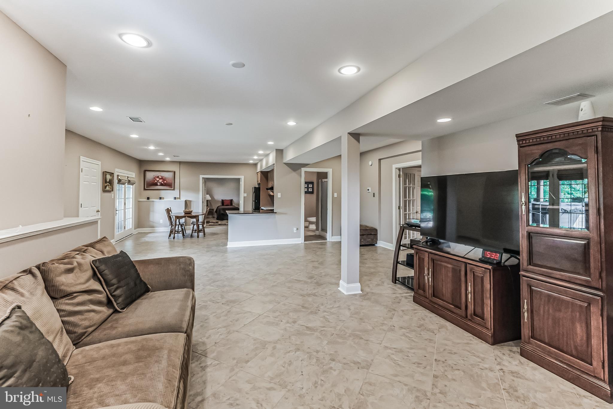 FOULKE MANOR - Residential