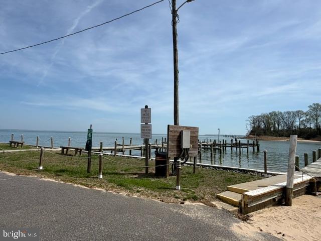 STRATFORD HARBOUR - Land