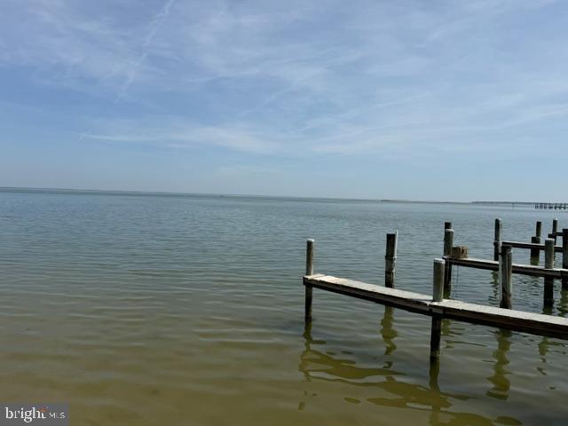 STRATFORD HARBOUR - Land