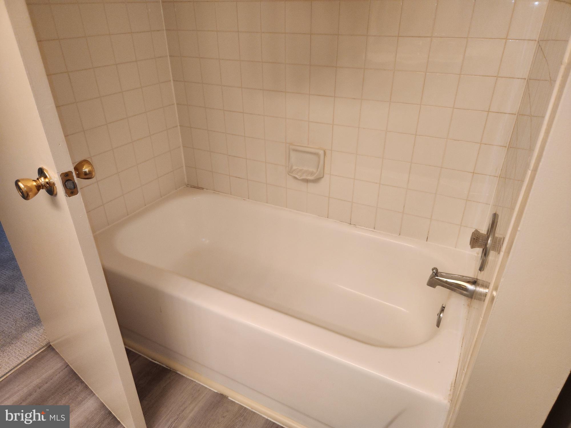 VISTAS AT LAUREL LAKES - Residential Lease