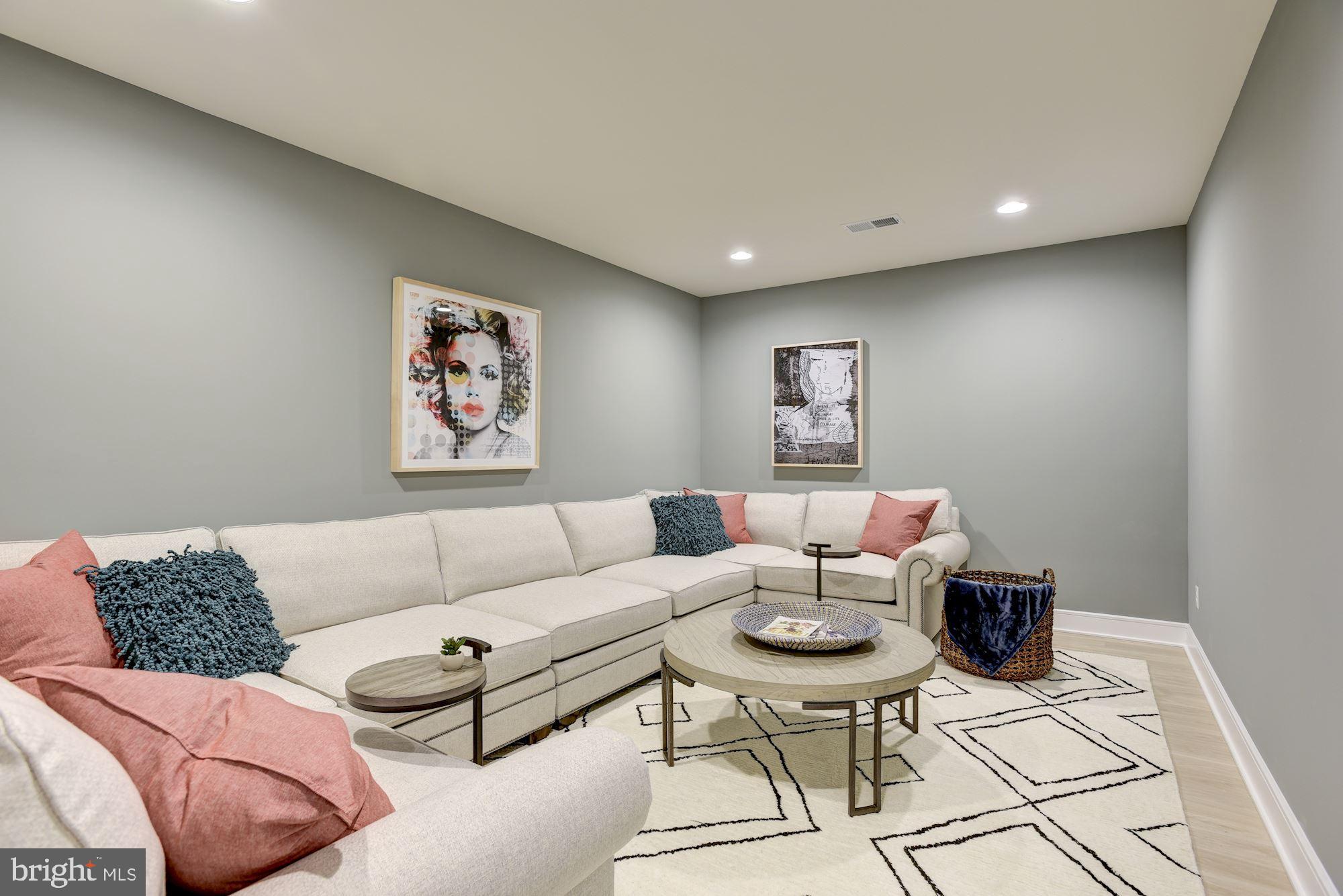 MEADOWBROOK - Residential