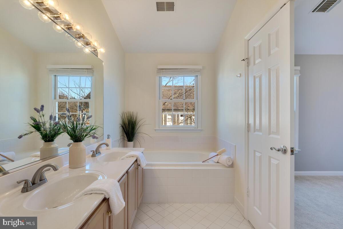 KENTLANDS - Residential