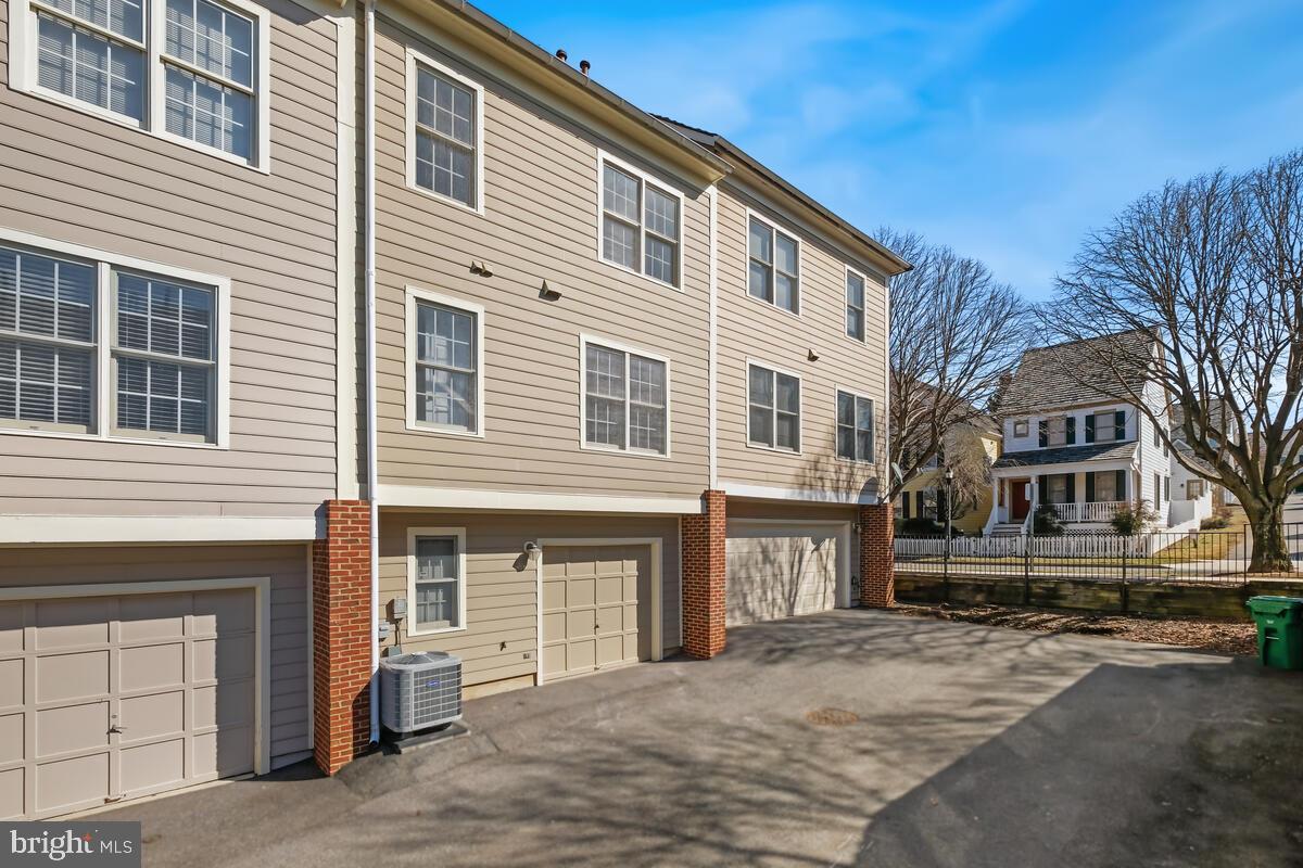 KENTLANDS - Residential