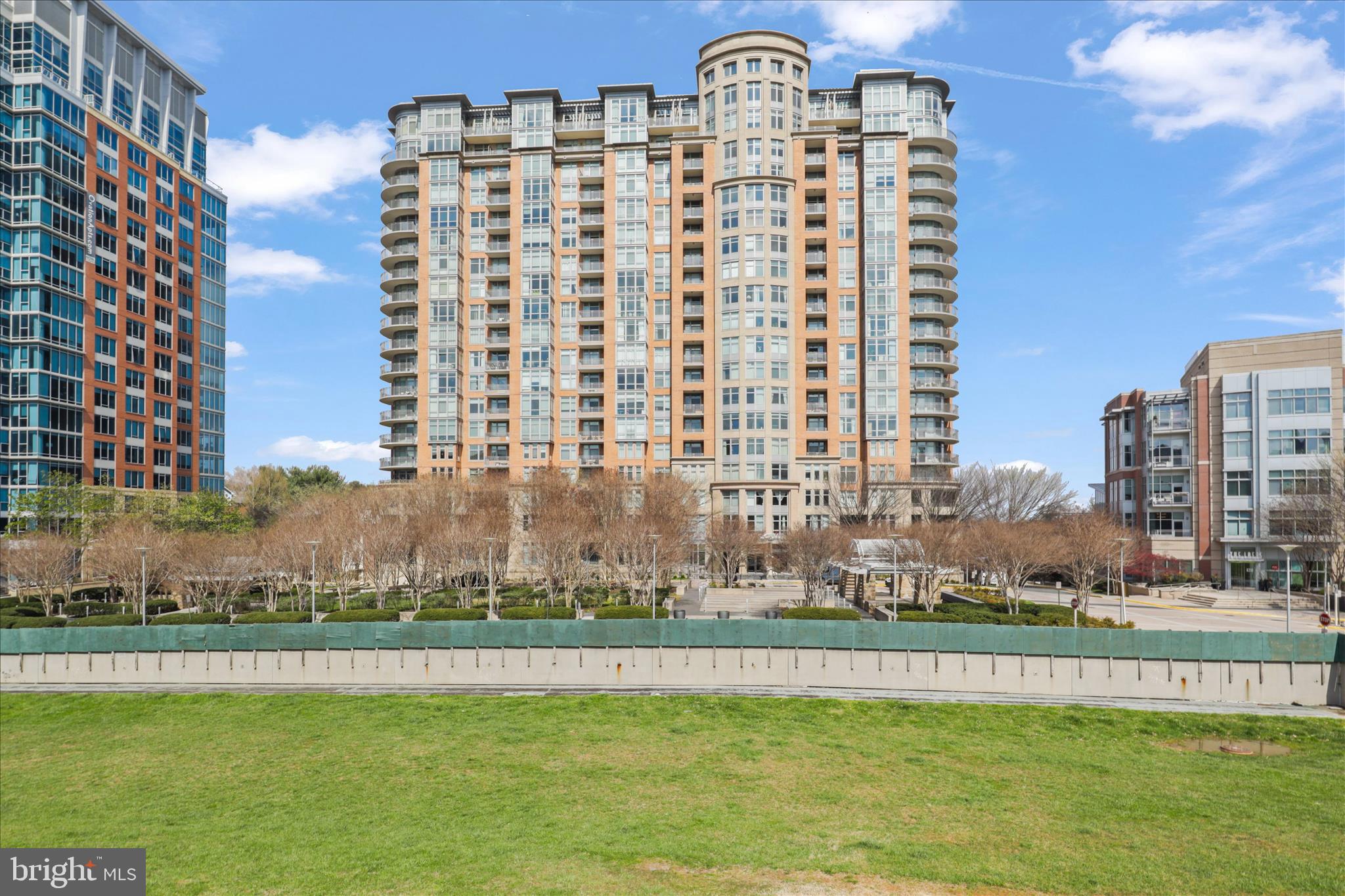 ONE PARK CREST CONDOMINIUM - Residential